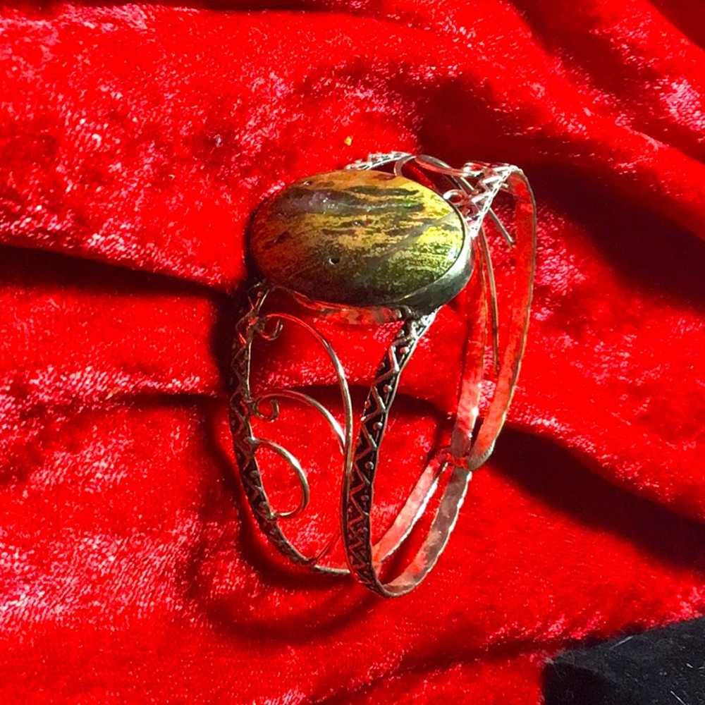 Adjustable agate sterling silver bracelet.